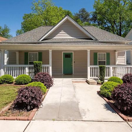 Modern 3-Bedroom, Big Fence Yard, Pets Stay Free Дърам Екстериор снимка