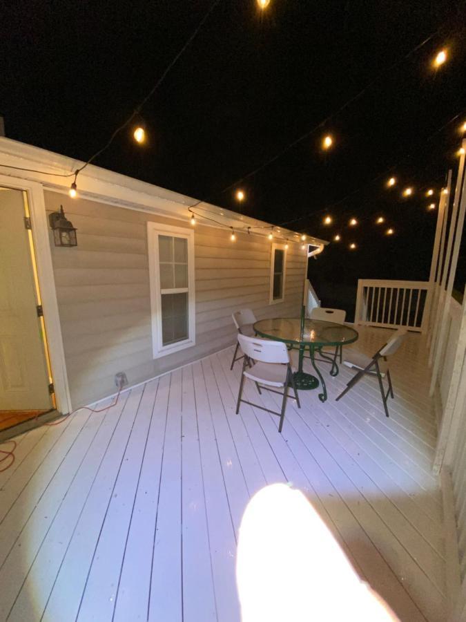 Modern 3-Bedroom, Big Fence Yard, Pets Stay Free Дърам Екстериор снимка