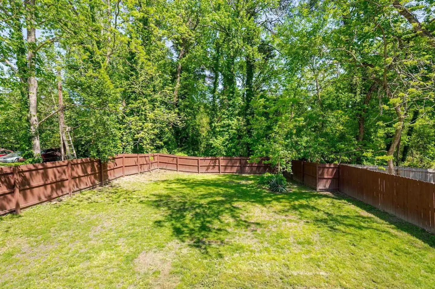 Modern 3-Bedroom, Big Fence Yard, Pets Stay Free Дърам Екстериор снимка